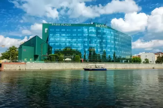 Gdzie w tej malowniczej części Dolnego Śląska znajdę obiekty na szkolenia i spotkania firmowe dla 300 osób?