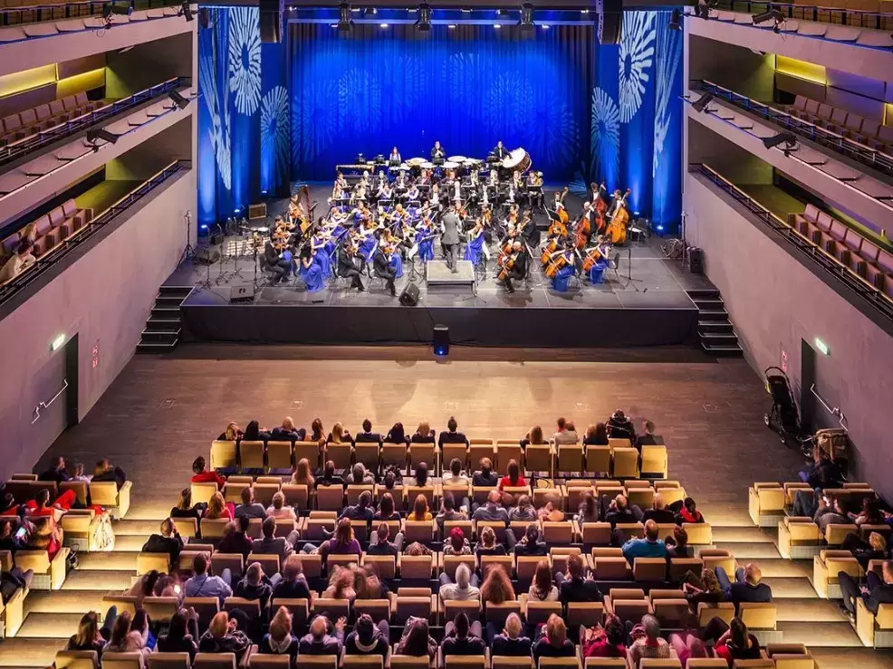 Sale do spotkań firmowych posiadające duże zaplecze do organizacji szkoleń na ponad 500 os&oacute;b&nbsp;