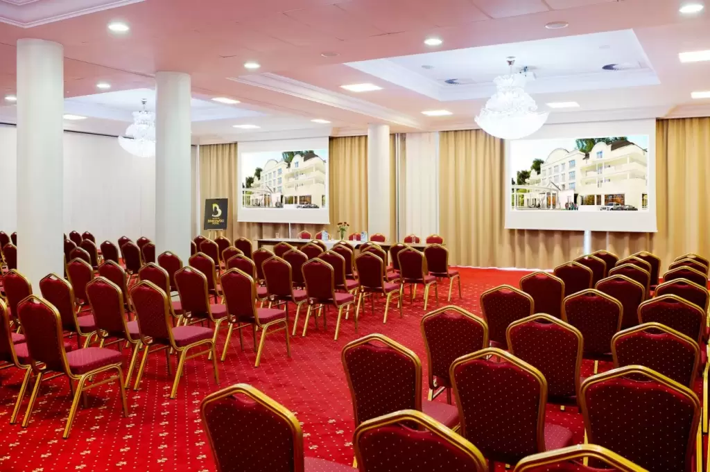 Kt&oacute;re hotele konferencyjne w okolicach Kielc posiadają sale konferencyjne na 200 os&oacute;b?