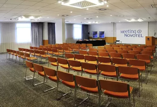 Kt&oacute;re hotele konferencyjne w otoczeniu plaż, jezior i las&oacute;w Pomorza Zachodniego posiadają sale konferencyjne na 300 os&oacute;b?