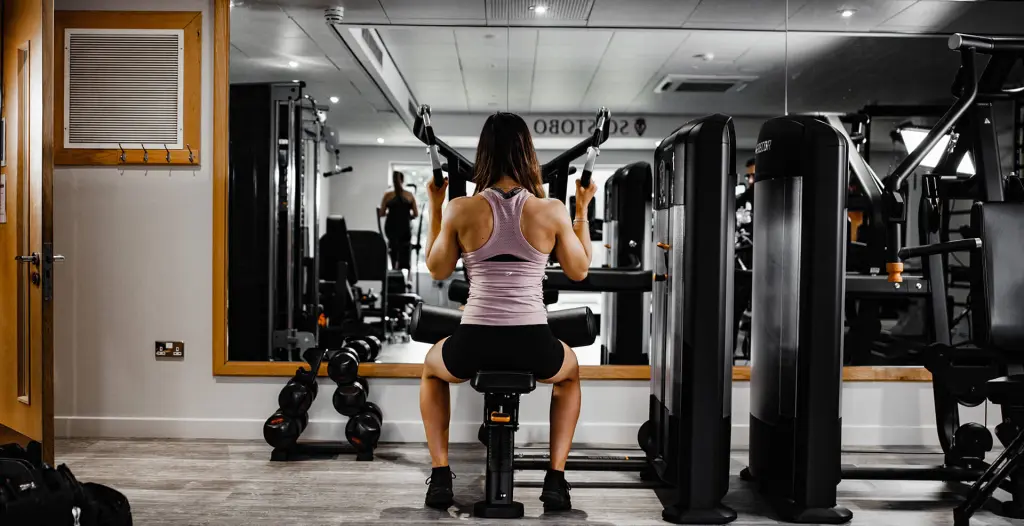 Maszyny do ćwiczeń, które zwiększą wartość Twojego obiektu – przegląd najlepszych marek