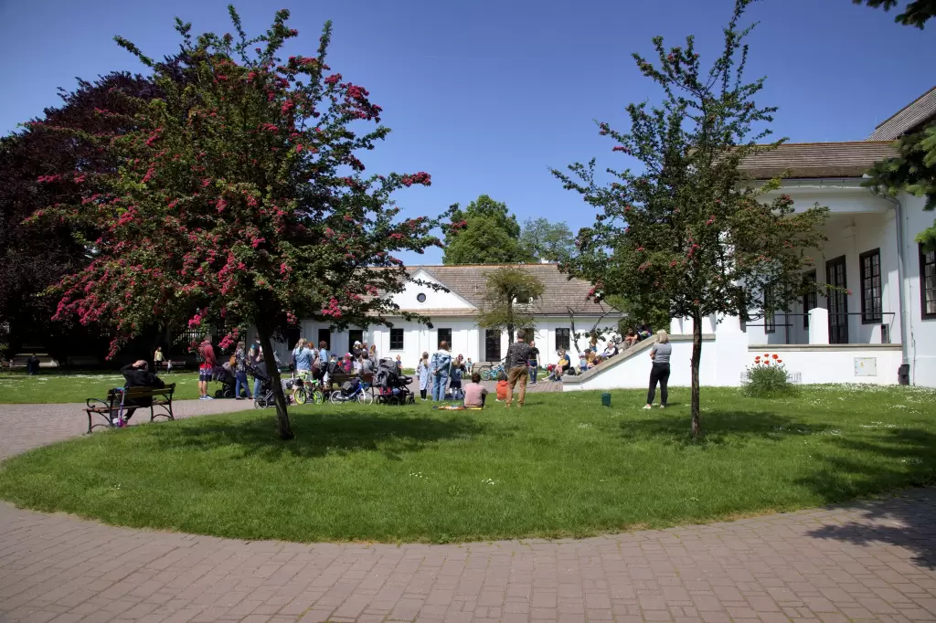 Centrum Kultury Dworek Bialopradnicki