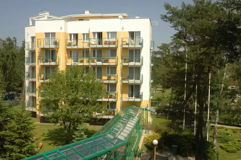 4. Ośrodek Rehabilitacyjno - Wypoczynkowy SYRENA